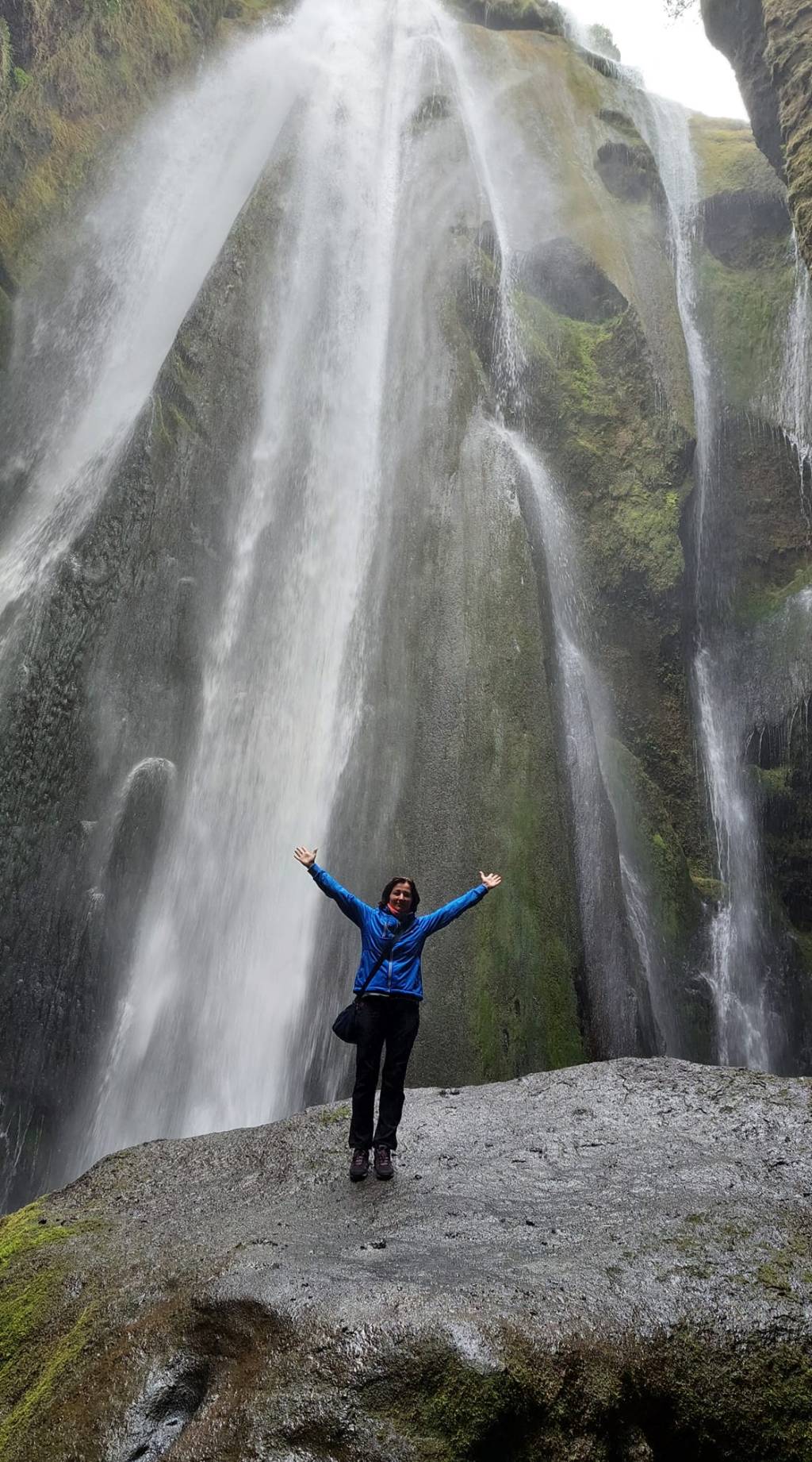 Aiz ūdens aizkara –&nbsp;Seljalandsfoss